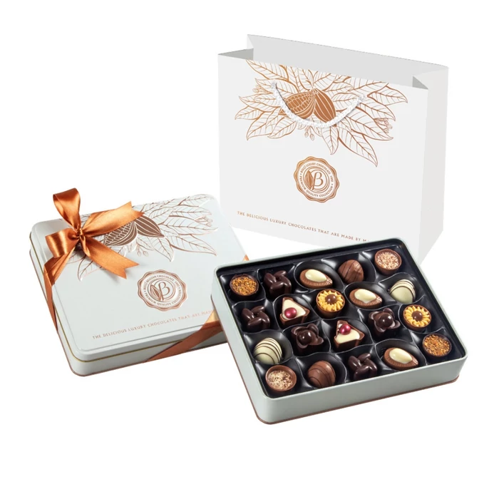 Exclusive White& Bronze fémdobozos kézműves praliné válogatás táskával Belga Csokoládéból 250g Exclusive White& Bronze fémdobozos kézműves praliné válogatás táskával Belga Csokoládéból 250g