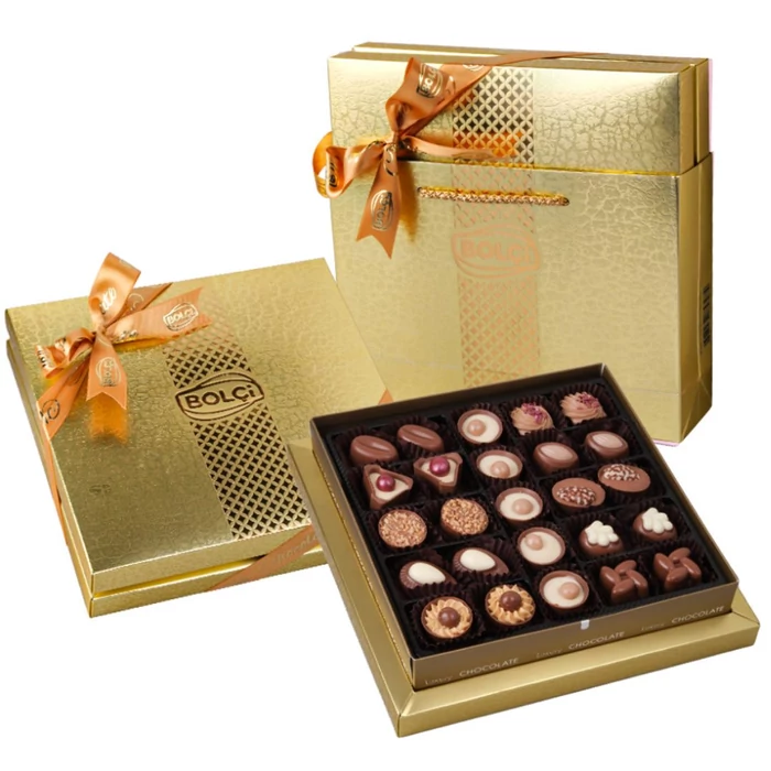 Bolci Diamond Tej- és Fehércsokoládé  Praliné Válogatás Arany Díszdobozban Táskával 215g Bolci Diamond Tej- és Fehércsokoládé  Praliné Válogatás Arany Díszdobozban Táskával 215g