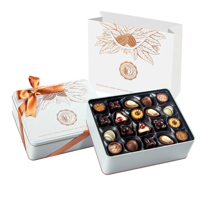 Exclusive White& Bronze fémdobozos kézműves praliné válogatás táskával Belga Csokoládéból 500g Exclusive White& Bronze fémdobozos kézműves praliné válogatás táskával Belga Csokoládéból 500g