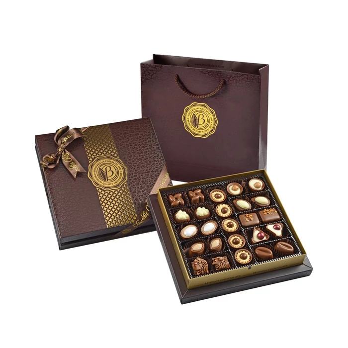 Bolci Diamond Tej- és Fehércsokoládé  Praliné Válogatás Barna Díszdobozban Táskával 215g Bolci Diamond Tej- és Fehércsokoládé  Praliné Válogatás Barna Díszdobozban Táskával 215g