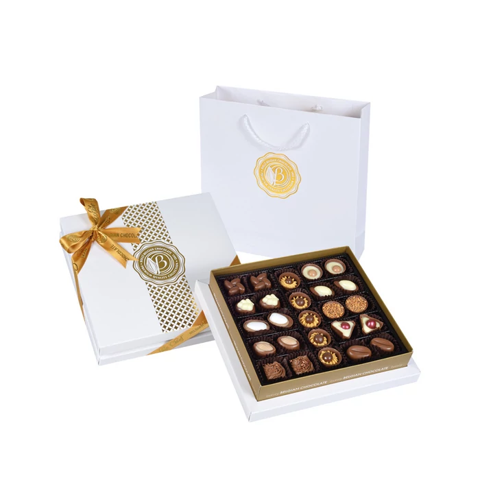 Bolci Diamond Tej- és Fehércsokoládé  Praliné Válogatás Fehér Díszdobozban Táskával 215g Bolci Diamond Tej- és Fehércsokoládé  Praliné Válogatás Fehér Díszdobozban Táskával 215g