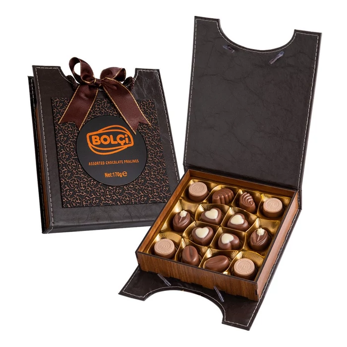 Exclusive Desszert Válogatás Fa Díszdobozban  Bőr Borítással  Zsinórral 170g